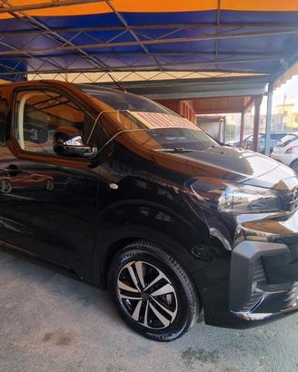 PEUGEOT TRAVELLER 9 POSTI NOLEGGIO