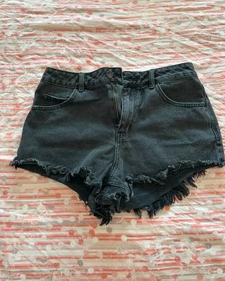 Shorts in Denim Nero Sfilacciati