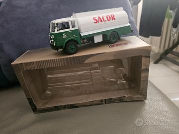 modellino Fiat 643 cisterna Sacor
