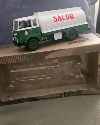 modellino Fiat 643 cisterna Sacor