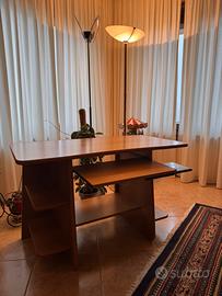 Scrivania in legno con piano estraibile