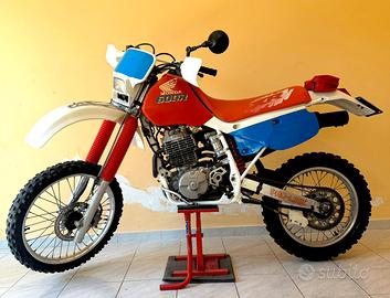 Honda xr 600 dall' ara 1990