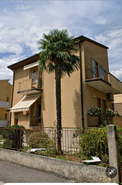 Bifamiliare Piano superiore e giardino