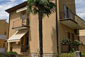 Bifamiliare Piano superiore e giardino