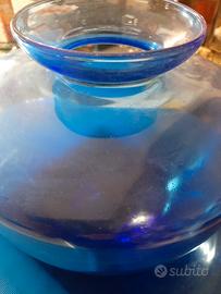 Vaso con piatto a righe concentriche blu in vetro 