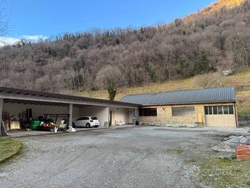 Immobile di 421 m² a Canzo