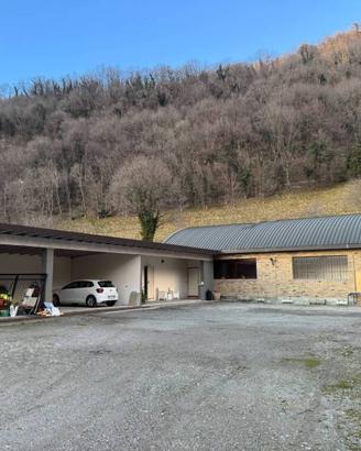 Immobile di 421 m² a Canzo
