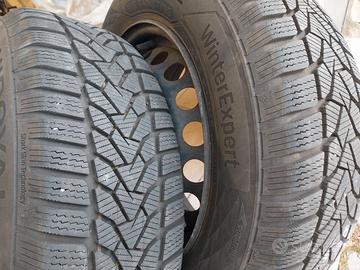 4 ruote (cerchi + pneumatici invernali 195/65R15)