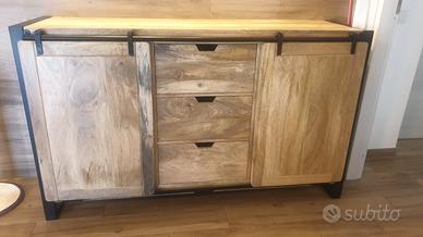 Credenza in stile industriale 