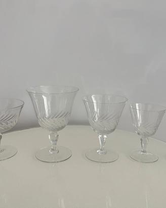 Servizio vintage vetro inciso 63 pezzi
