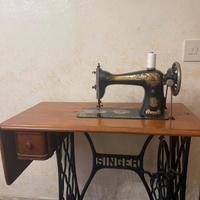 Macchina da cucire antica Singer 