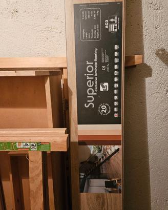 Scatola di laminato legno per pavimenti