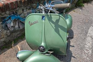 vespa 125 faro basso