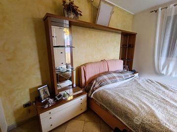 Comodini e alzata per camera da letto