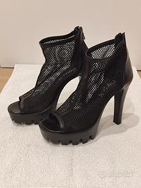 Sandalo a rete tacco alto con plateau