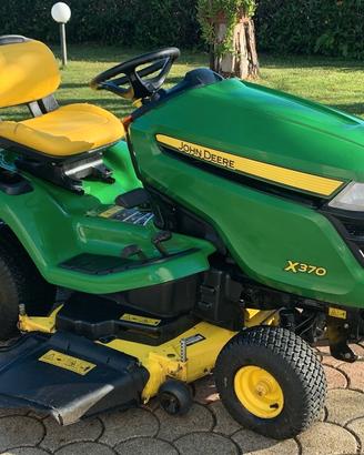 Trattorino rasaerba John Deere X370