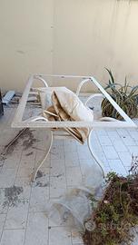 Tavolo e poltrone da terrazzo