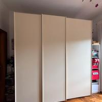 Armadio legno ciliegio con ante laccate