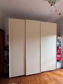 Armadio legno ciliegio con ante laccate