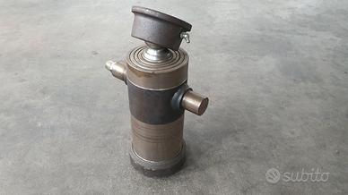 Cilindro telescopico per ribaltabile
