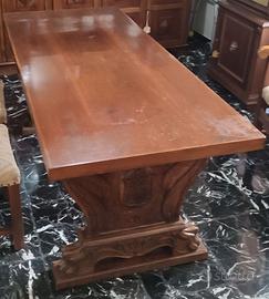 Tavolo e sedie in legno massello del '900.