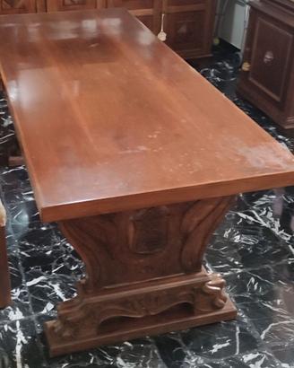 Tavolo e sedie in legno massello del '900.
