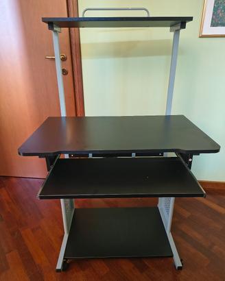 Scrivania per pc salva spazio 