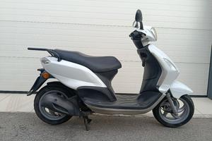 Piaggio fly 150