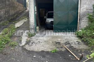 Garage/deposito con cortile a Giarre
