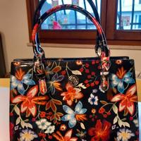 Borsa lucida con tracolla Marina Galanti