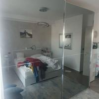 Armadio da camera con ante scorrevoli a specchio