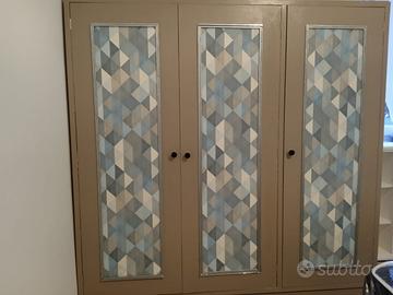 Armadio in legno ristrutturato artigianalmente