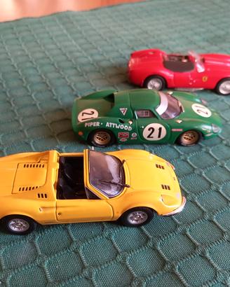 n.3 modellini Ferrari più la storia di un mito 