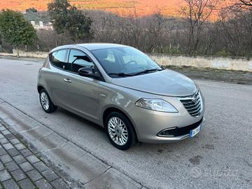 Lancia Ypsilon 1.2 69 CV 5 porte GPL Ecochic Plati