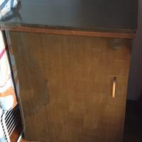 mobiletto con macchina da cucire 