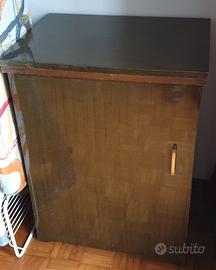 mobiletto con macchina da cucire 