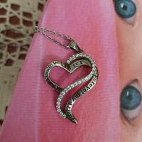 collana con ciondolo a cuore