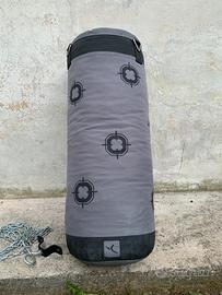 Sacco da boxe con supporti a soffitto