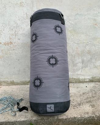 Sacco da boxe con supporti a soffitto