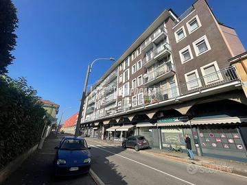 AMPIO BILOCALE IN ZONA LAGHI