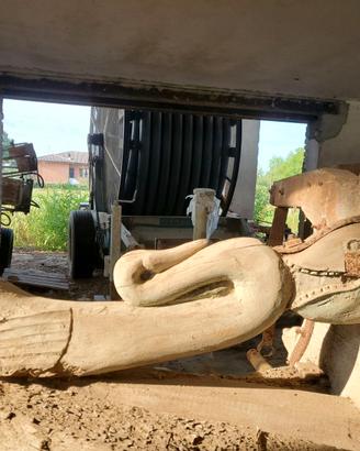 scultura antica in legno