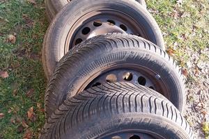  4 cerchi r16 originali touran con copricerchio 