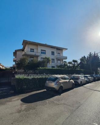 Appartamento con posto auto in Via Tenga