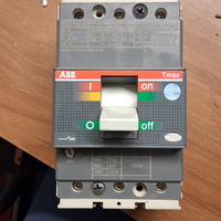 Interruttore tripolare scatolato