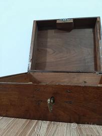 Scatola di legno con serratura