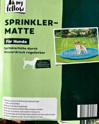 Piscina con spruzzi d’acqua