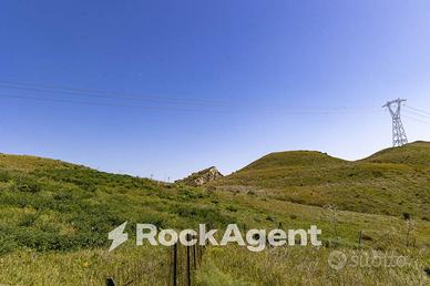TERRENO AGRICOLO ADIACENTE ALLA STRADA PRINCIPALE