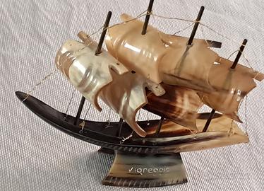 Veliero in osso di corno