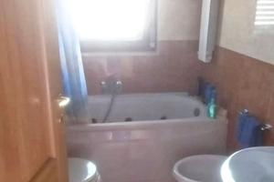 Laurentina bilocale arredato con terrazzo