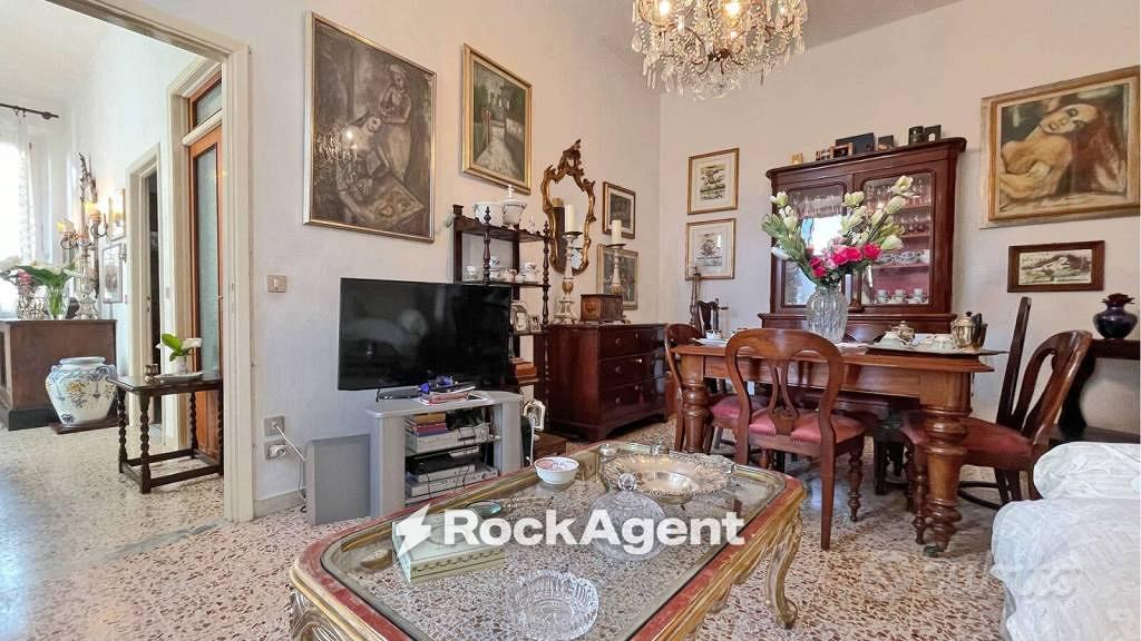 Rustico / Casale di 202 m² con più di 5 locali e b - Vista 4